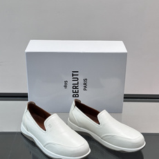 Berluti/布鲁提低帮休闲运动鞋 ,这款百搭的低帮运动鞋鞋面采用进口牛皮拼接打造,外侧饰有scritto图纹,后跟真 Berluti/布鲁提低帮休闲运动鞋 ,这款百搭的低帮运动鞋鞋面采用进口牛皮拼接打造,外侧饰有scritto图纹,后跟真