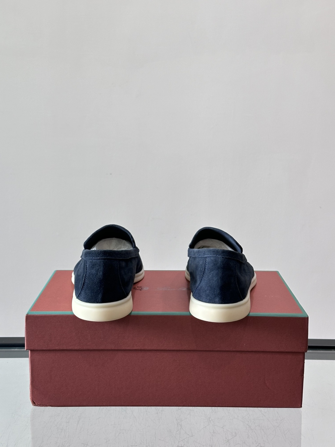 LPSummer Walk男士乐福鞋👞 乐福鞋采用绒面革鞋面,搭配橡胶鞋底,为经典之作。繁复的匠艺工序、精心考究的结构, LPSummer Walk男士乐福鞋👞 乐福鞋采用绒面革鞋面,搭配橡胶鞋底,为经典之作。繁复的匠艺工序、精心考究的结构,