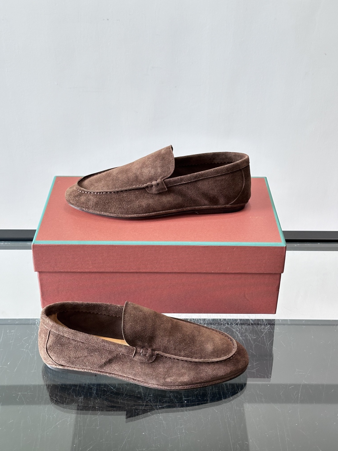 LPSummer Anton Walk 男士乐福鞋👞Summer Anton Walk乐福鞋的灵感源自品牌经典的航海鞋，