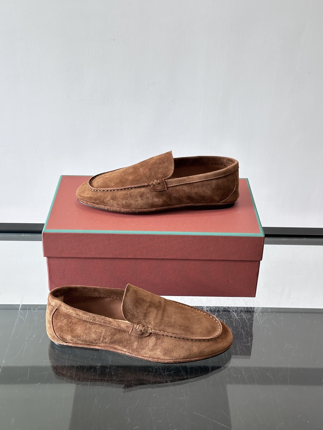 LPSummer Anton Walk 男士乐福鞋👞Summer Anton Walk乐福鞋的灵感源自品牌经典的航海鞋，