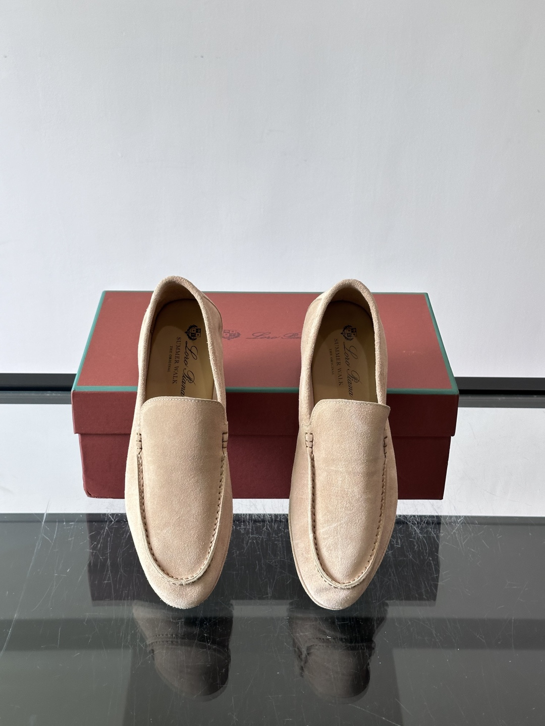 LPSummer Anton Walk 男士乐福鞋👞Summer Anton Walk乐福鞋的灵感源自品牌经典的航海鞋，