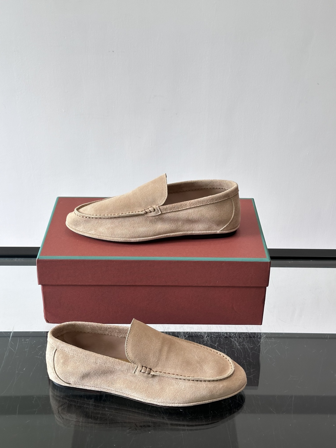 LPSummer Anton Walk 男士乐福鞋👞Summer Anton Walk乐福鞋的灵感源自品牌经典的航海鞋，