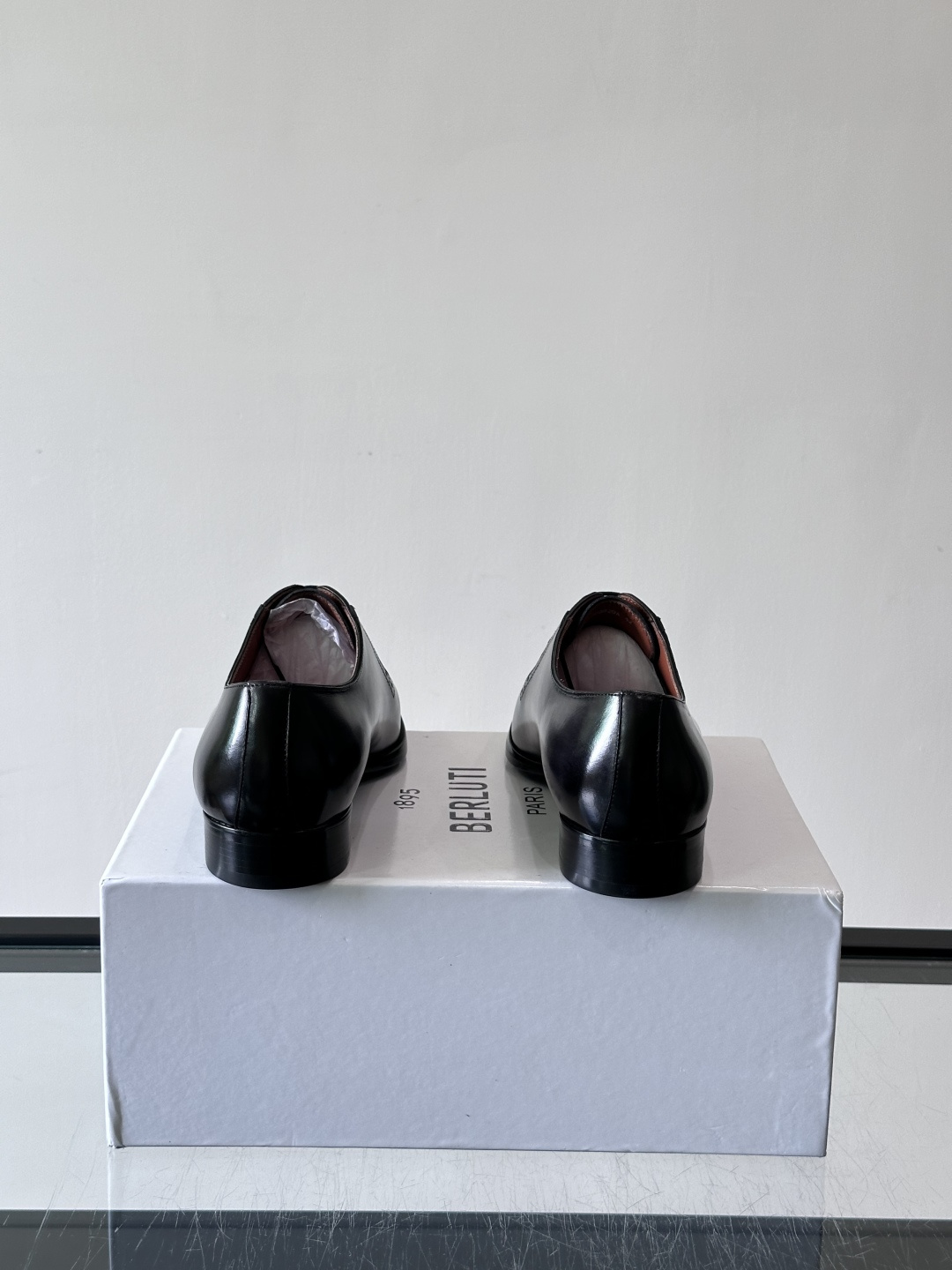 Berluti/布鲁提高端真皮大底正装皮鞋，采用进口牛皮鞋面 柔软有型，手工改色工艺，低调奢华气质，舒适透气版型，小牛皮