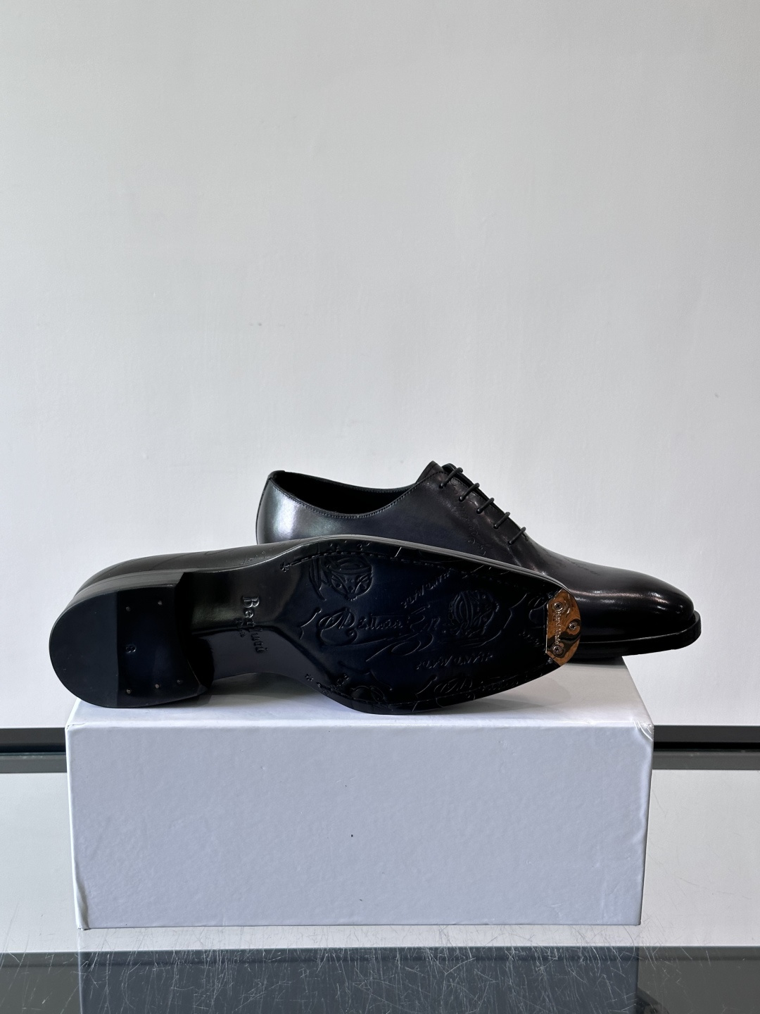Berluti/布鲁提高端真皮大底正装皮鞋,采用进口牛皮鞋面 柔软有型,手工改色工艺,低调奢华气质,舒适透气版型,小牛皮 Berluti/布鲁提高端真皮大底正装皮鞋,采用进口牛皮鞋面 柔软有型,手工改色工艺,低调奢华气质,舒适透气版型,小牛皮