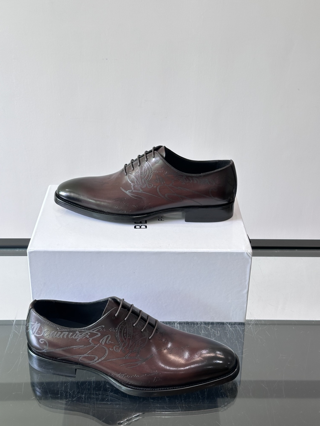 Berluti/布鲁提高端真皮大底正装皮鞋，采用进口牛皮鞋面 柔软有型，手工改色工艺，低调奢华气质，舒适透气版型，小牛皮