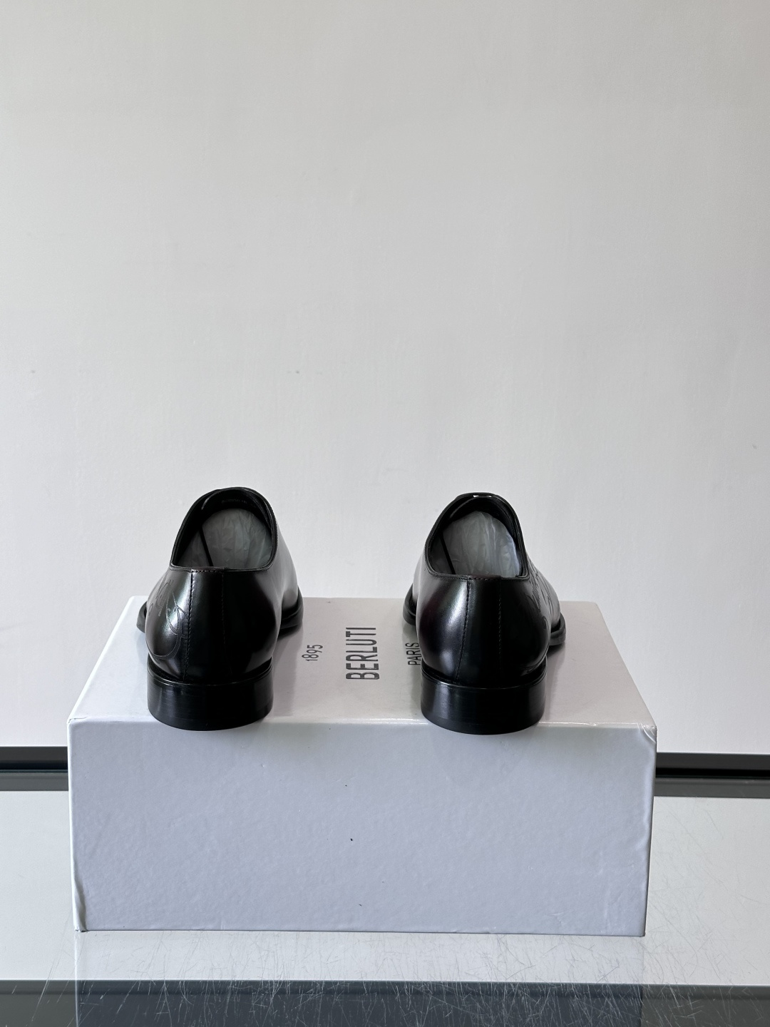 Berluti/布鲁提高端真皮大底正装皮鞋，采用进口牛皮鞋面 柔软有型，手工改色工艺，低调奢华气质，舒适透气版型，小牛皮
