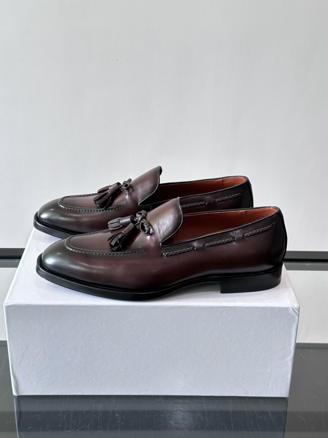 Berluti/布鲁提高端真皮大底正装皮鞋，采用进口牛皮鞋面 柔软有型，手工改色工艺，低调奢华气质，舒适透气版型，小牛皮