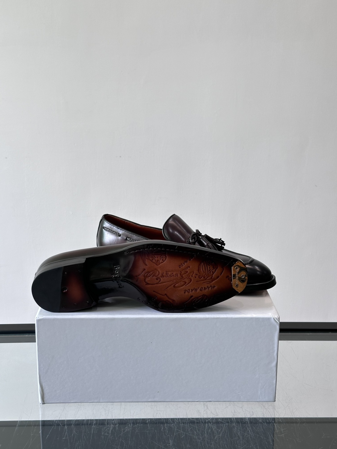 Berluti/布鲁提高端真皮大底正装皮鞋，采用进口牛皮鞋面 柔软有型，手工改色工艺，低调奢华气质，舒适透气版型，小牛皮