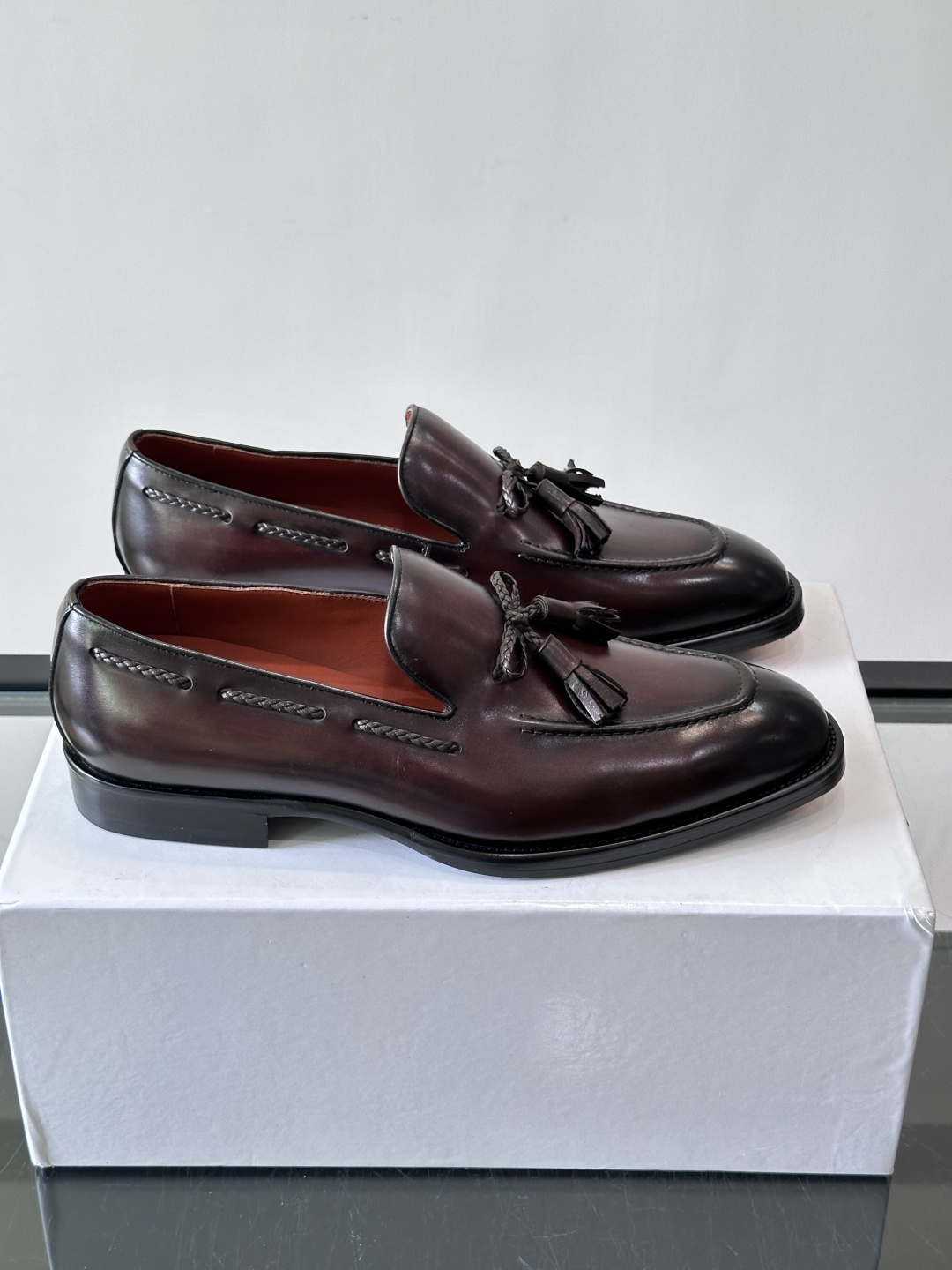 Berluti/布鲁提高端真皮大底正装皮鞋,采用进口牛皮鞋面 柔软有型,手工改色工艺,低调奢华气质,舒适透气版型,小牛皮 Berluti/布鲁提高端真皮大底正装皮鞋,采用进口牛皮鞋面 柔软有型,手工改色工艺,低调奢华气质,舒适透气版型,小牛皮