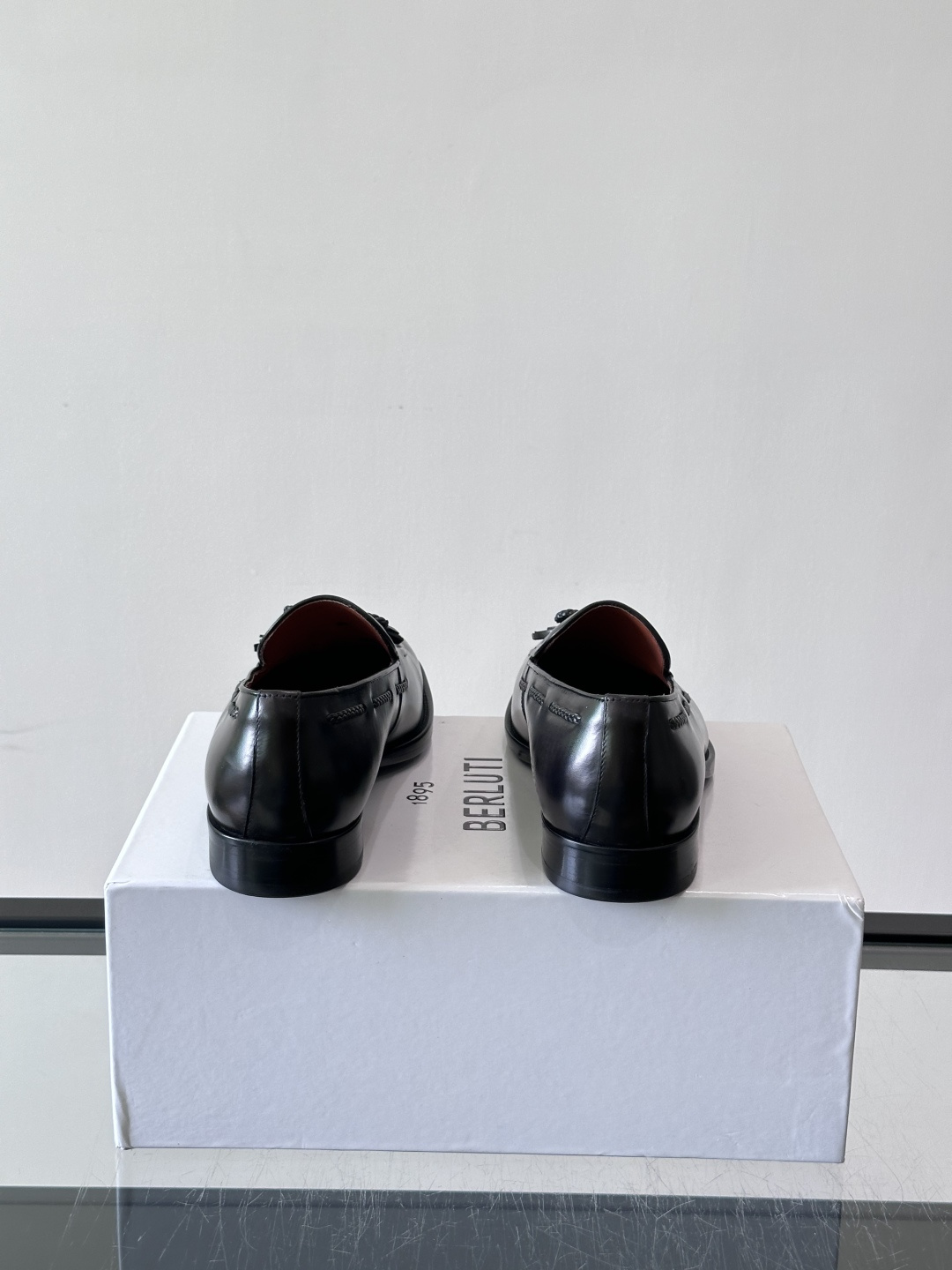 Berluti/布鲁提高端真皮大底正装皮鞋，采用进口牛皮鞋面 柔软有型，手工改色工艺，低调奢华气质，舒适透气版型，小牛皮