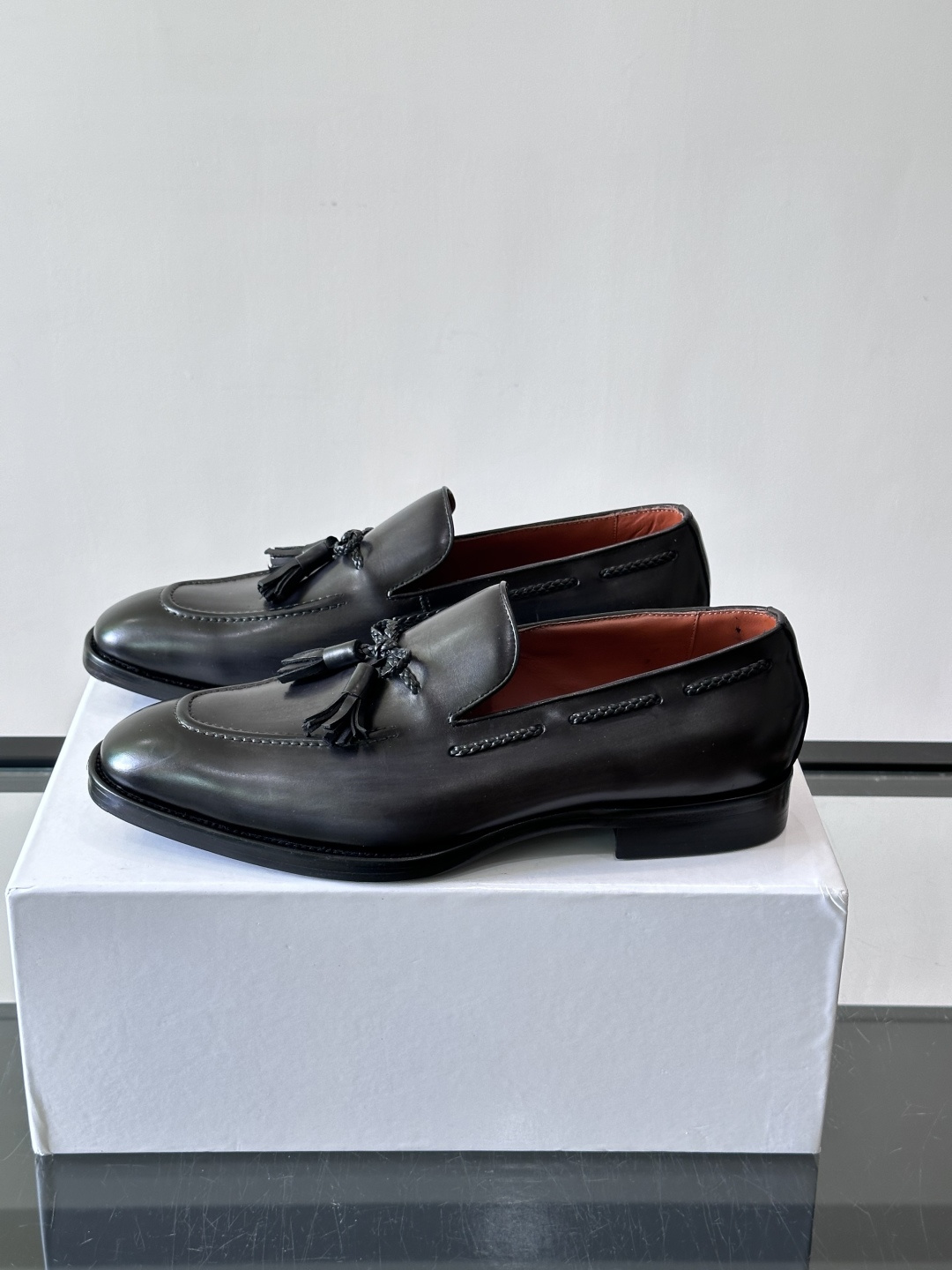 Berluti/布鲁提高端真皮大底正装皮鞋，采用进口牛皮鞋面 柔软有型，手工改色工艺，低调奢华气质，舒适透气版型，小牛皮