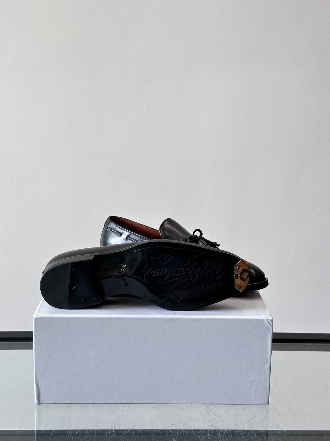 Berluti/布鲁提高端真皮大底正装皮鞋，采用进口牛皮鞋面 柔软有型，手工改色工艺，低调奢华气质，舒适透气版型，小牛皮