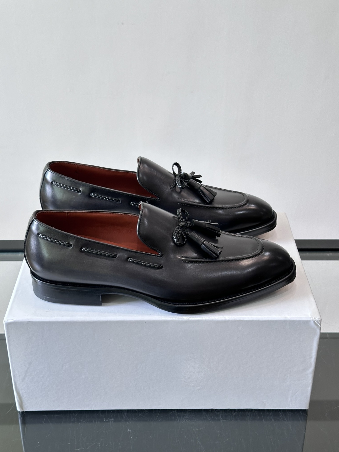 Berluti/布鲁提高端真皮大底正装皮鞋,采用进口牛皮鞋面 柔软有型,手工改色工艺,低调奢华气质,舒适透气版型,小牛皮 Berluti/布鲁提高端真皮大底正装皮鞋,采用进口牛皮鞋面 柔软有型,手工改色工艺,低调奢华气质,舒适透气版型,小牛皮