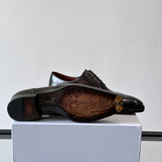 Berluti/布鲁提高端真皮大底正装皮鞋,采用进口牛皮鞋面 柔软有型,手工改色工艺,低调奢华气质,舒适透气版型,小牛皮 Berluti/布鲁提高端真皮大底正装皮鞋,采用进口牛皮鞋面 柔软有型,手工改色工艺,低调奢华气质,舒适透气版型,小牛皮