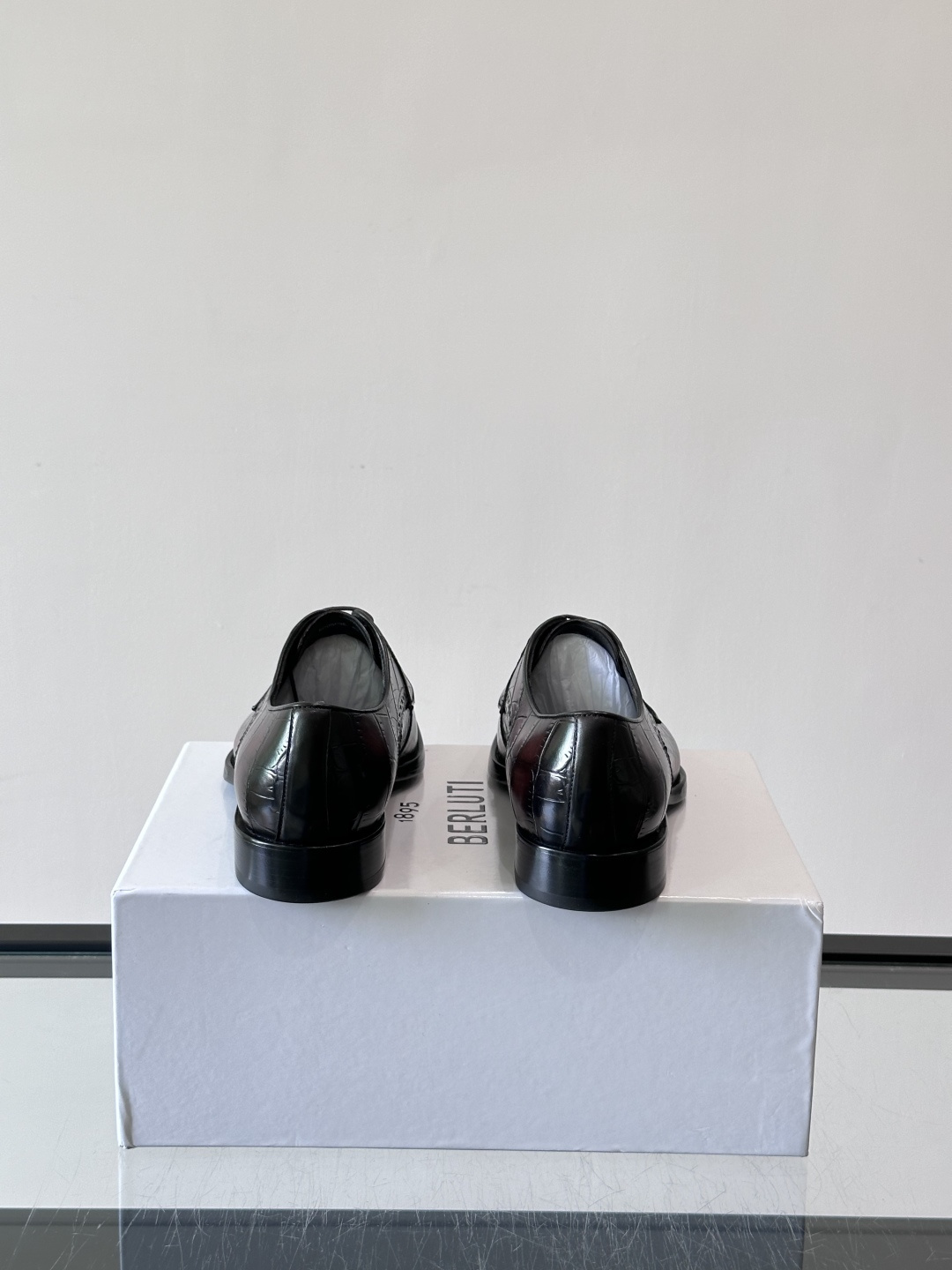Berluti/布鲁提高端真皮大底正装皮鞋，采用进口牛皮鞋面 柔软有型，手工改色工艺，低调奢华气质，舒适透气版型，小牛皮