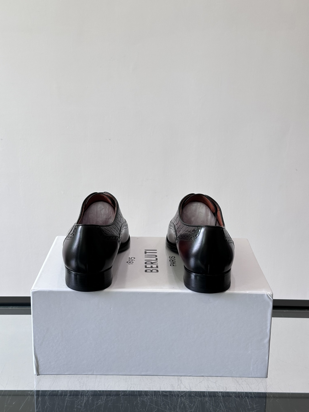Berluti/布鲁提高端真皮大底正装皮鞋，采用进口牛皮鞋面 柔软有型，手工改色工艺，低调奢华气质，舒适透气版型，小牛皮