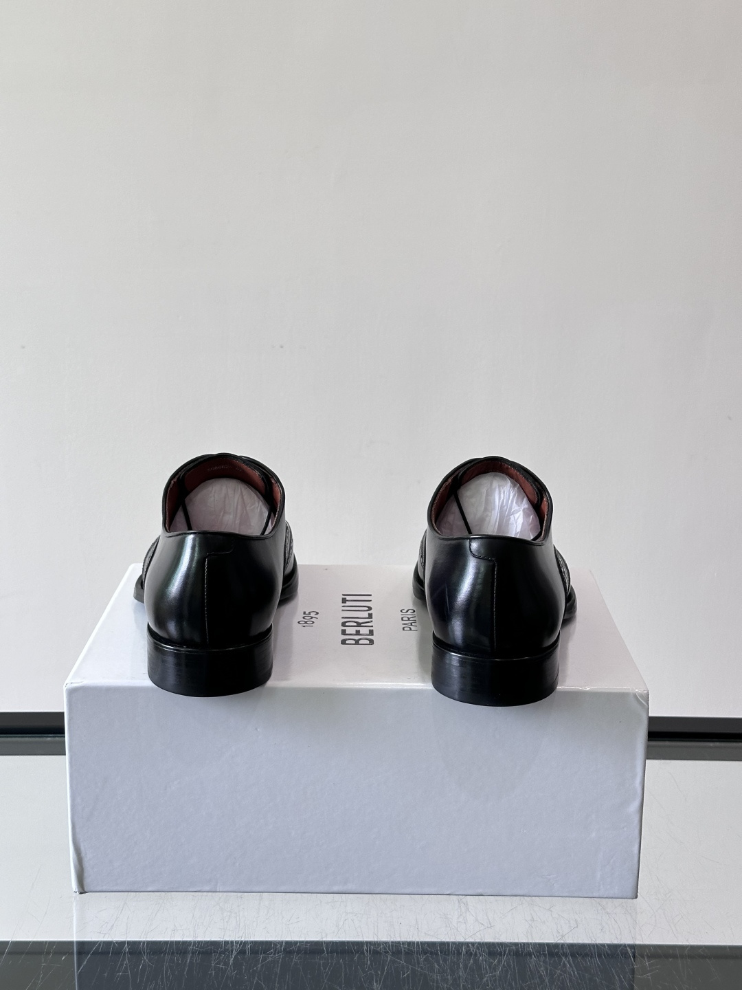 Berluti/布鲁提高端真皮大底正装皮鞋，采用进口牛皮鞋面 柔软有型，手工改色工艺，低调奢华气质，舒适透气版型，小牛皮