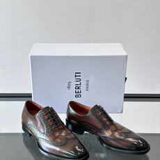 Berluti/布鲁提高端真皮大底正装皮鞋,采用进口牛皮鞋面 柔软有型,手工改色工艺,低调奢华气质,舒适透气版型,小牛皮 Berluti/布鲁提高端真皮大底正装皮鞋,采用进口牛皮鞋面 柔软有型,手工改色工艺,低调奢华气质,舒适透气版型,小牛皮
