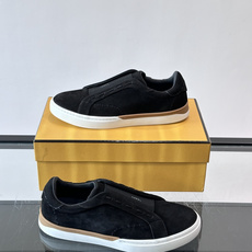FENDI 休闲😎运动鞋 👟,简约低调,鞋面柔软麂皮+深棕织物拼接,质感满分!橡胶鞋底,舒适又耐磨,日常穿搭超百搭✨ FENDI 休闲😎运动鞋 👟,简约低调,鞋面柔软麂皮+深棕织物拼接,质感满分!橡胶鞋底,舒适又耐磨,日常穿搭超百搭✨