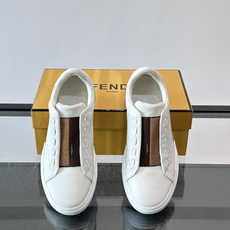 FENDI 休闲😎运动鞋 👟,简约低调,鞋面柔软麂皮+深棕织物拼接,质感满分!橡胶鞋底,舒适又耐磨,日常穿搭超百搭✨ FENDI 休闲😎运动鞋 👟,简约低调,鞋面柔软麂皮+深棕织物拼接,质感满分!橡胶鞋底,舒适又耐磨,日常穿搭超百搭✨