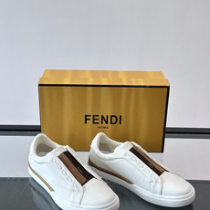 FENDI 休闲😎运动鞋 👟,简约低调,鞋面柔软麂皮+深棕织物拼接,质感满分!橡胶鞋底,舒适又耐磨,日常穿搭超百搭✨ FENDI 休闲😎运动鞋 👟,简约低调,鞋面柔软麂皮+深棕织物拼接,质感满分!橡胶鞋底,舒适又耐磨,日常穿搭超百搭✨