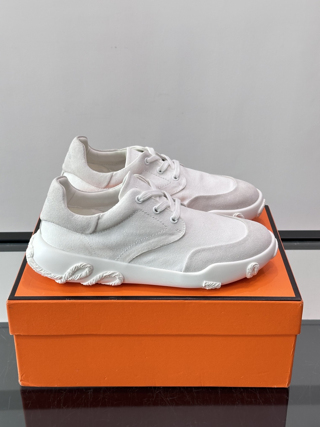 爱马仕26ss运动鞋👟爱马仕麂皮➕帆布面料运动鞋,低柔软麂皮,质感细腻又耐穿!橡胶鞋底抓地力强,日常通勤、休闲都OK 爱马仕26ss运动鞋👟爱马仕麂皮➕帆布面料运动鞋,低柔软麂皮,质感细腻又耐穿!橡胶鞋底抓地力强,日常通勤、休闲都OK