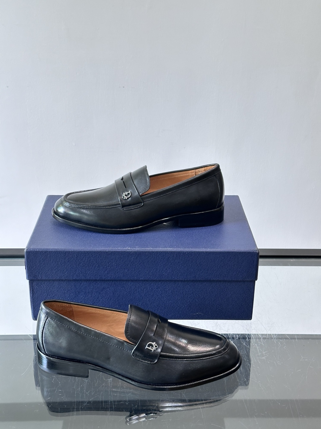 Dior D Metal Logo Leather Loafers