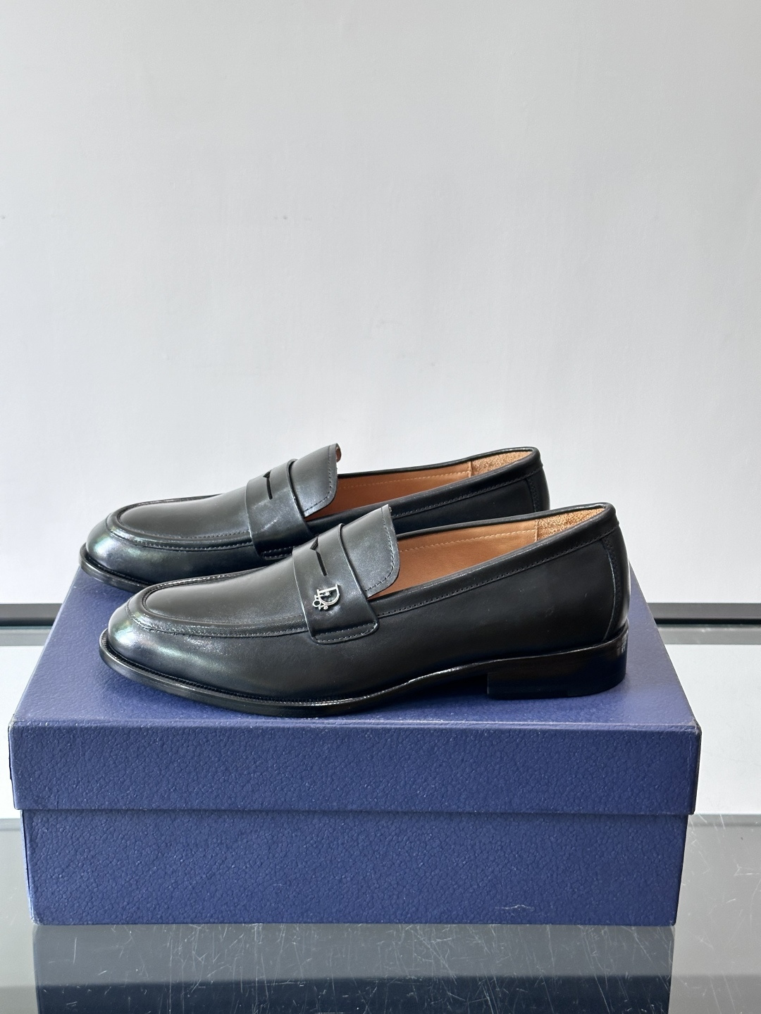 Dior D Metal Logo Leather Loafers