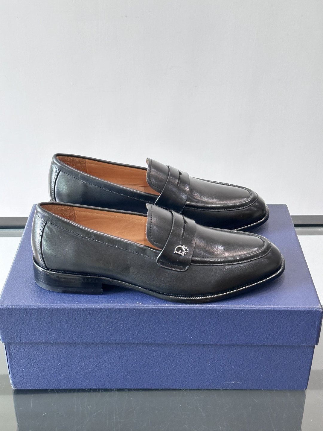 Dior D Metal Logo Leather Loafers