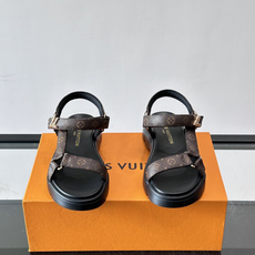 LV全新系列NEVADA COMFORT 女士👸凉鞋👡!本款 Nevada Comfort 凉鞋以柔软羊皮革饰带点缀鞋面 LV全新系列NEVADA COMFORT 女士👸凉鞋👡!本款 Nevada Comfort 凉鞋以柔软羊皮革饰带点缀鞋面