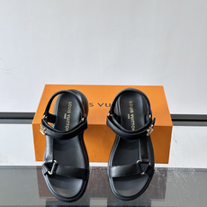 LV全新系列NEVADA COMFORT 女士👸凉鞋👡!本款 Nevada Comfort 凉鞋以柔软羊皮革饰带点缀鞋面 LV全新系列NEVADA COMFORT 女士👸凉鞋👡!本款 Nevada Comfort 凉鞋以柔软羊皮革饰带点缀鞋面