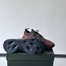 👟ERLUTI 1895运动鞋采用拼色针织鞋面,透气又舒适,适合日常或轻运动穿搭。白色EVA中底轻便缓震,长时间走路也不 👟ERLUTI 1895运动鞋采用拼色针织鞋面,透气又舒适,适合日常或轻运动穿搭。白色EVA中底轻便缓震,长时间走路也不
