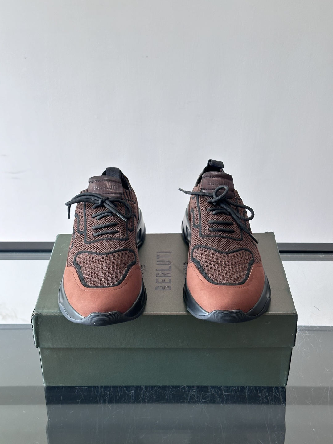 👟ERLUTI 1895运动鞋采用拼色针织鞋面,透气又舒适,适合日常或轻运动穿搭。白色EVA中底轻便缓震,长时间走路也不 👟ERLUTI 1895运动鞋采用拼色针织鞋面,透气又舒适,适合日常或轻运动穿搭。白色EVA中底轻便缓震,长时间走路也不