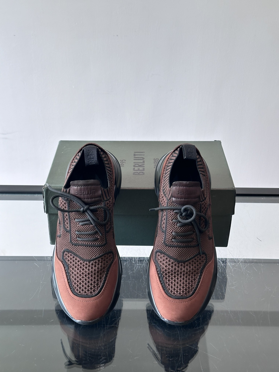 👟ERLUTI 1895运动鞋采用拼色针织鞋面,透气又舒适,适合日常或轻运动穿搭。白色EVA中底轻便缓震,长时间走路也不 👟ERLUTI 1895运动鞋采用拼色针织鞋面,透气又舒适,适合日常或轻运动穿搭。白色EVA中底轻便缓震,长时间走路也不