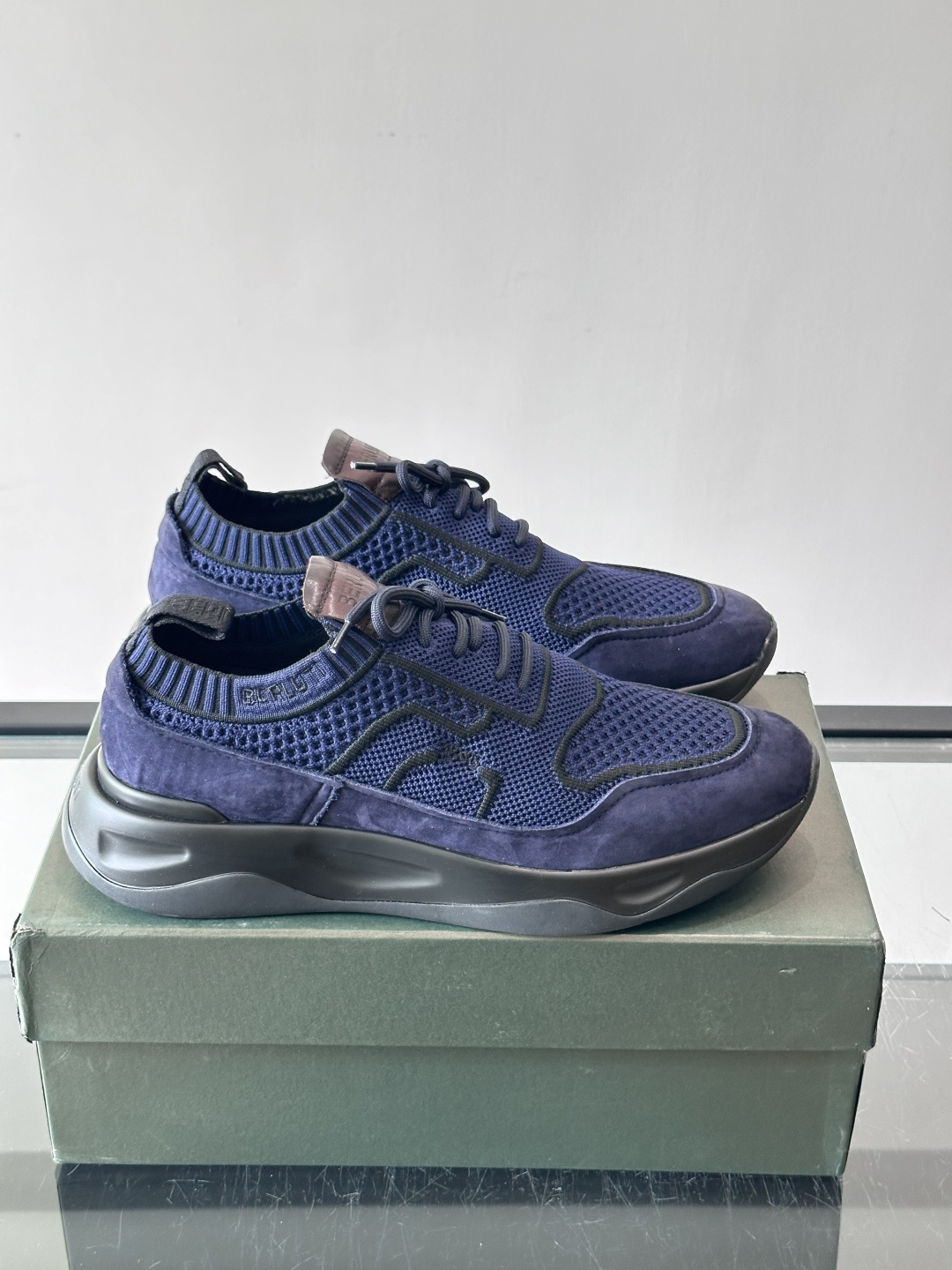 👟ERLUTI 1895运动鞋采用拼色针织鞋面,透气又舒适,适合日常或轻运动穿搭。白色EVA中底轻便缓震,长时间走路也不 👟ERLUTI 1895运动鞋采用拼色针织鞋面,透气又舒适,适合日常或轻运动穿搭。白色EVA中底轻便缓震,长时间走路也不
