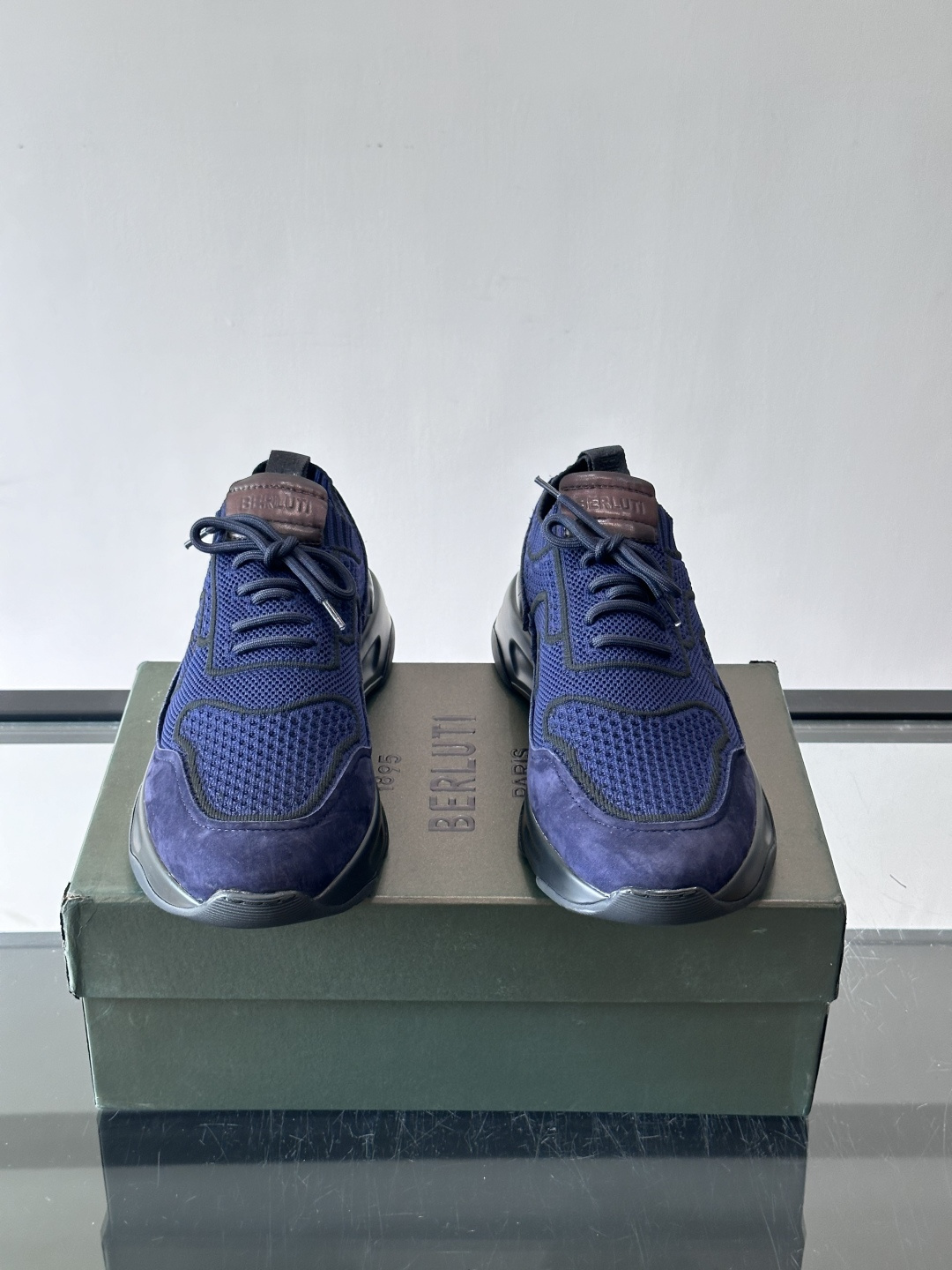 👟ERLUTI 1895运动鞋采用拼色针织鞋面，透气又舒适，适合日常或轻运动穿搭。白色EVA中底轻便缓震，长时间走路也不
