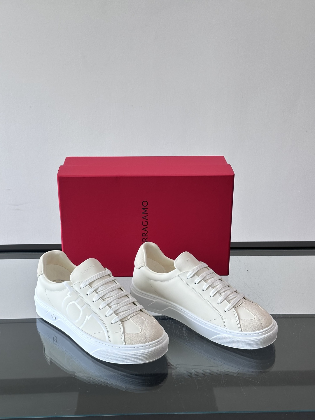 👟Ferragamo男士厚底板鞋,选用优质牛皮,荔枝纹理细腻,质感满分✨。厚底设计增高约5.5cm。鞋面简约流畅,百搭、 👟Ferragamo男士厚底板鞋,选用优质牛皮,荔枝纹理细腻,质感满分✨。厚底设计增高约5.5cm。鞋面简约流畅,百搭、