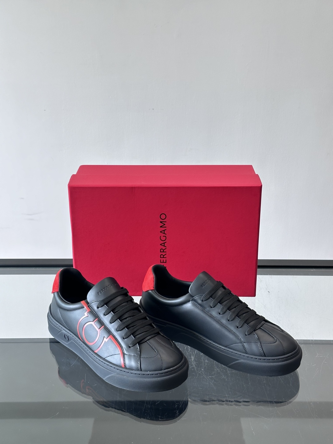 👟Ferragamo男士厚底板鞋,选用优质牛皮,荔枝纹理细腻,质感满分✨。厚底设计增高约5.5cm。鞋面简约流畅,百搭、 👟Ferragamo男士厚底板鞋,选用优质牛皮,荔枝纹理细腻,质感满分✨。厚底设计增高约5.5cm。鞋面简约流畅,百搭、