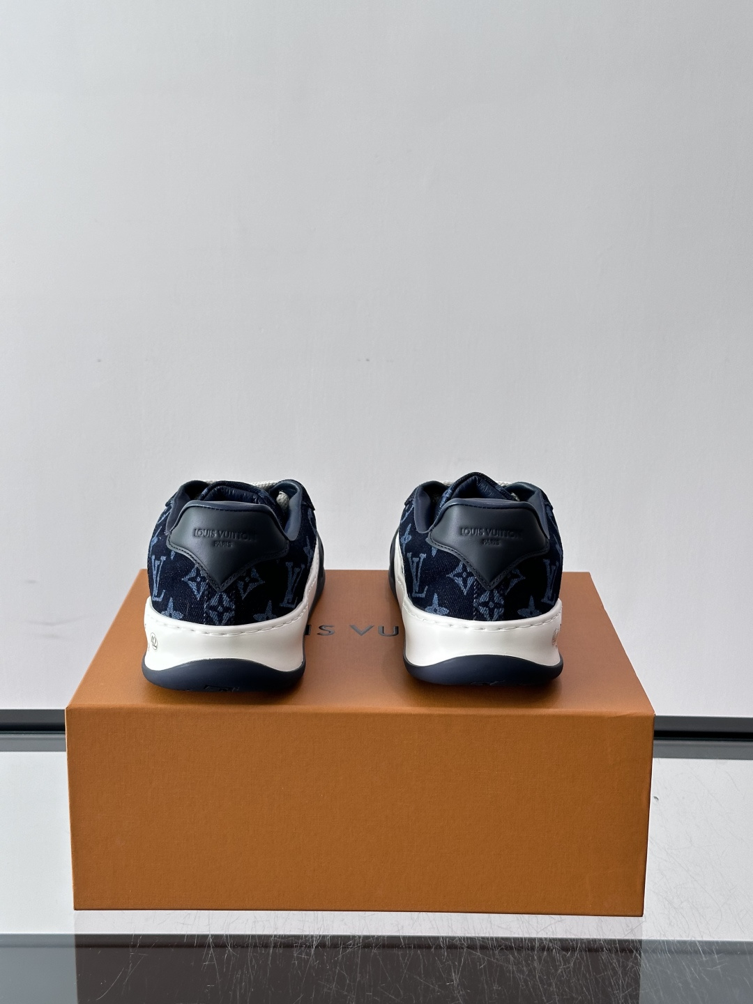 LV Tilted饼干鞋 👟LV Tilted饼干鞋是路易威登SS26春夏系列新品,采用绒面牛皮革,复古又时髦✨ LV Tilted饼干鞋 👟LV Tilted饼干鞋是路易威登SS26春夏系列新品,采用绒面牛皮革,复古又时髦✨