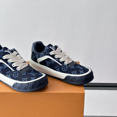 LV Tilted饼干鞋 👟LV Tilted饼干鞋是路易威登SS26春夏系列新品,采用绒面牛皮革,复古又时髦✨ LV Tilted饼干鞋 👟LV Tilted饼干鞋是路易威登SS26春夏系列新品,采用绒面牛皮革,复古又时髦✨