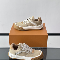 LV Tilted饼干鞋 👟LV Tilted饼干鞋是路易威登SS26春夏系列新品,采用绒面牛皮革,复古又时髦✨ LV Tilted饼干鞋 👟LV Tilted饼干鞋是路易威登SS26春夏系列新品,采用绒面牛皮革,复古又时髦✨