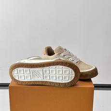 LV Tilted饼干鞋 👟LV Tilted饼干鞋是路易威登SS26春夏系列新品,采用绒面牛皮革,复古又时髦✨ LV Tilted饼干鞋 👟LV Tilted饼干鞋是路易威登SS26春夏系列新品,采用绒面牛皮革,复古又时髦✨