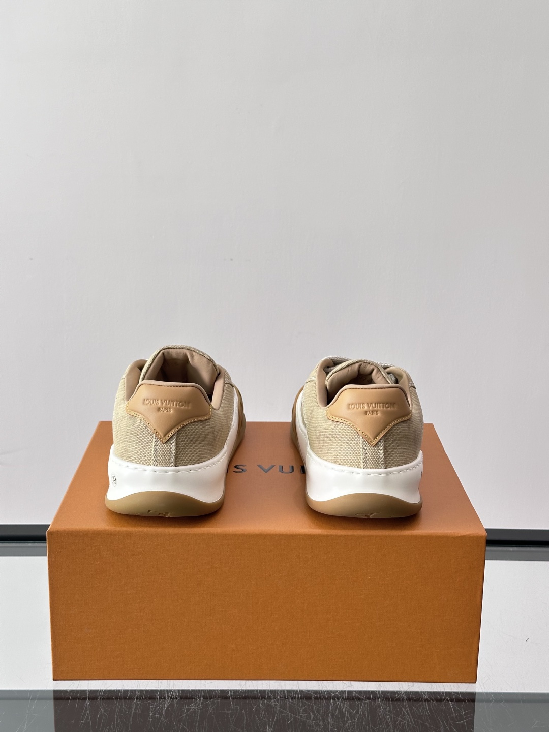 LV Tilted饼干鞋 👟LV Tilted饼干鞋是路易威登SS26春夏系列新品,采用绒面牛皮革,复古又时髦✨ LV Tilted饼干鞋 👟LV Tilted饼干鞋是路易威登SS26春夏系列新品,采用绒面牛皮革,复古又时髦✨