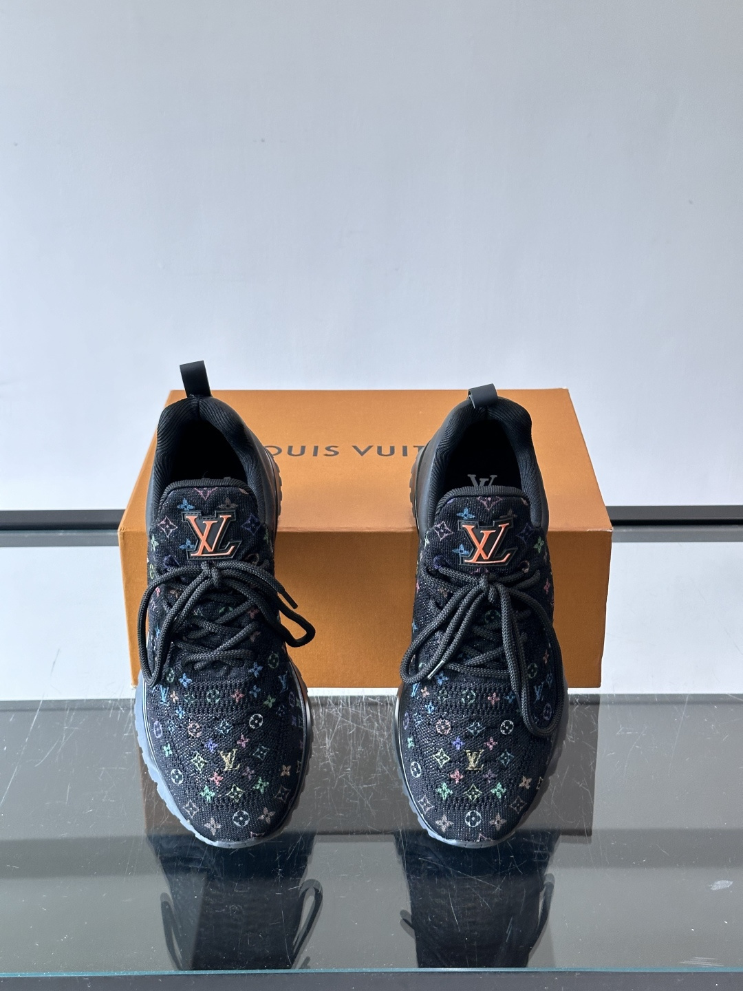 LV路易威登 男士休闲运动鞋 鞋面采用进口🔝品牌飞织面料彩印品牌图腾热切工艺、鞋舌;车缝品牌塑胶logo。内里帆布内里大 LV路易威登 男士休闲运动鞋 鞋面采用进口🔝品牌飞织面料彩印品牌图腾热切工艺、鞋舌;车缝品牌塑胶logo。内里帆布内里大