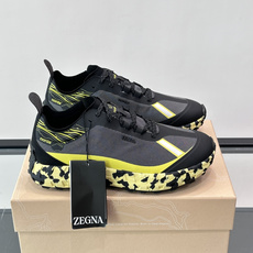 ZEGNA × Norda 联名越野跑鞋,针织网面鞋身搭配皮革拼接,鞋舌处有"ZEGNA"和"norda"双品牌 ZEGNA × Norda 联名越野跑鞋,针织网面鞋身搭配皮革拼接,鞋舌处有"ZEGNA"和"norda"双品牌