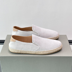 Brunello Cucinelli麂皮渔夫鞋EsPadrilles。翻毛皮鞋面搭配草编底,一脚蹬的穆勒鞋款式。鞋垫上有 Brunello Cucinelli麂皮渔夫鞋EsPadrilles。翻毛皮鞋面搭配草编底,一脚蹬的穆勒鞋款式。鞋垫上有