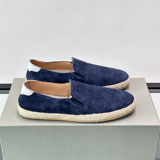 Brunello Cucinelli麂皮渔夫鞋EsPadrilles。翻毛皮鞋面搭配草编底,一脚蹬的穆勒鞋款式。鞋垫上有 Brunello Cucinelli麂皮渔夫鞋EsPadrilles。翻毛皮鞋面搭配草编底,一脚蹬的穆勒鞋款式。鞋垫上有