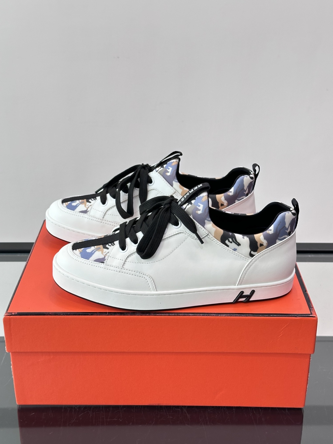 Hermès Printed Collar Leather Sneakers