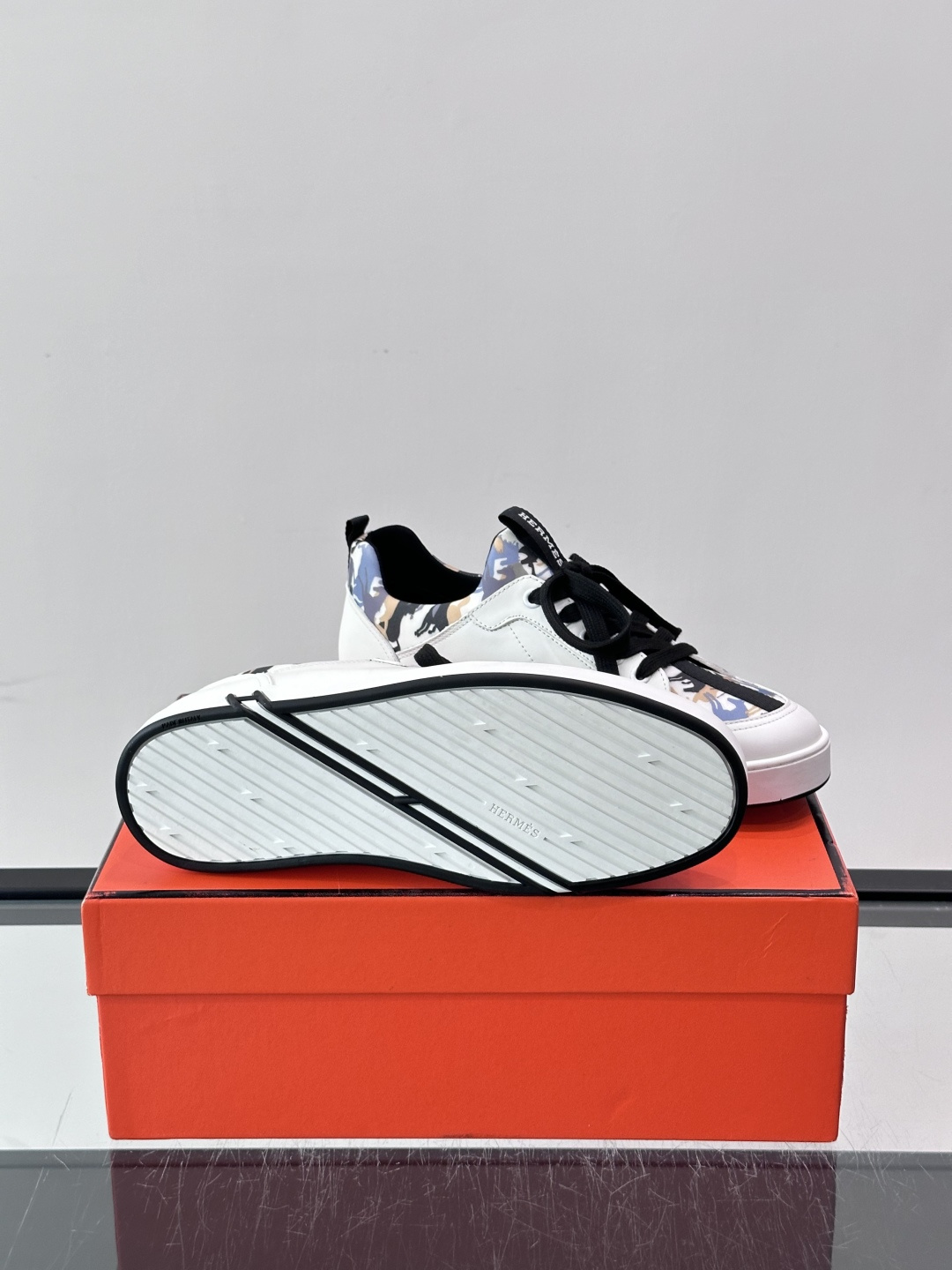 Hermès Printed Collar Leather Sneakers