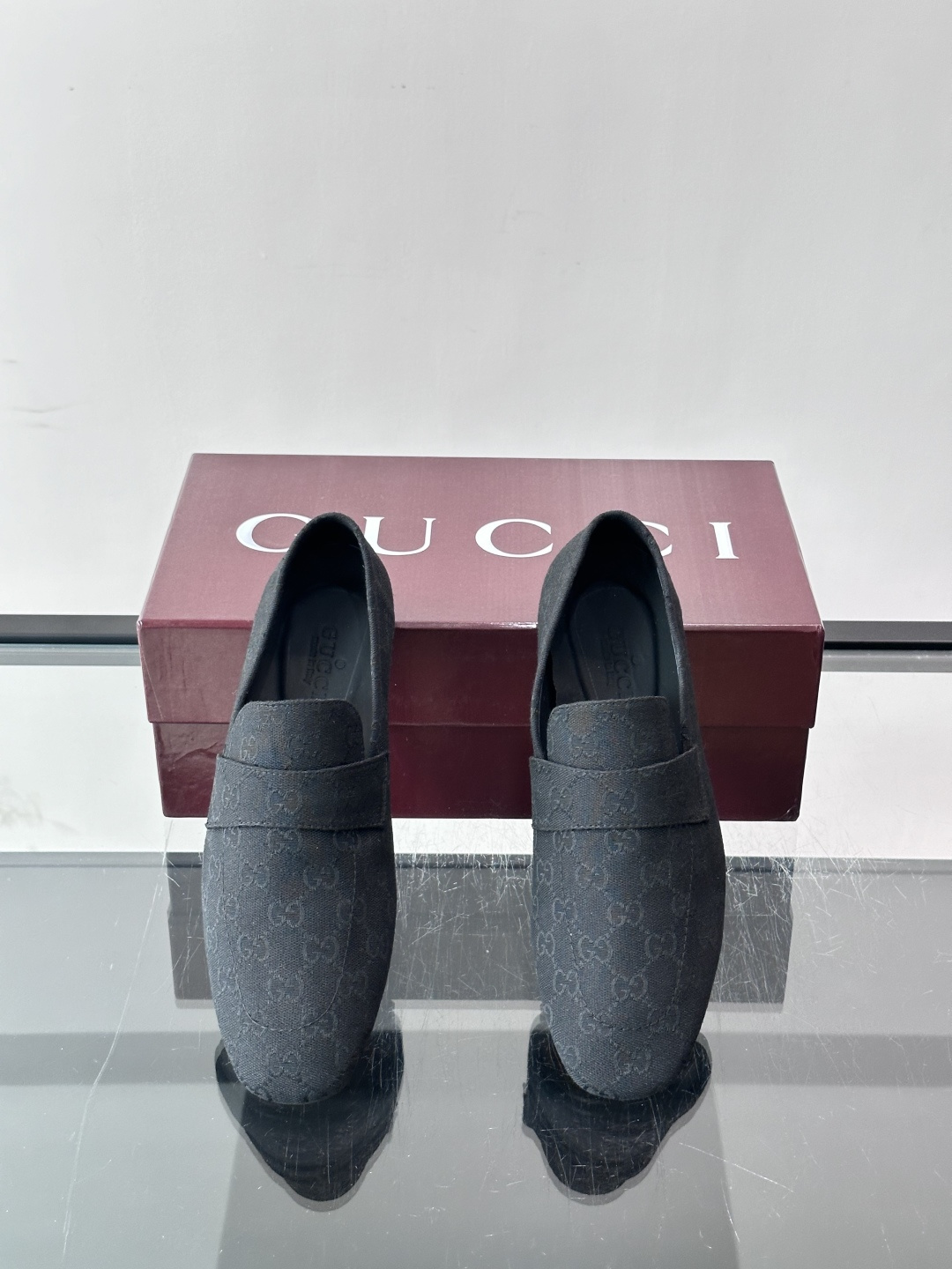 Gucci～经典老花皮鞋👞。原版印花牛皮打造，搭配牛皮内里，注塑成型特制牛皮垫，真皮大底，超精车线，尽显高档奢华，时尚必